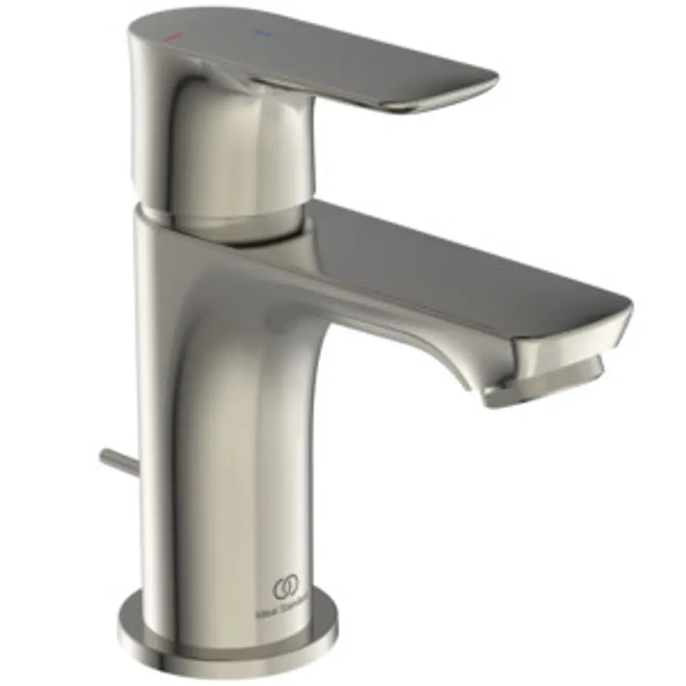 Ein moderner Waschbeckenarmatur mit einem Edelstahl-Finish, ein Hebel zum Regulieren von Temperatur und Fluss, modelliert von Ideal Standard.